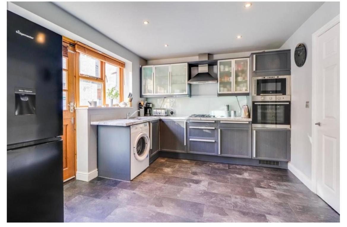 House Of Kaima - 6 Bed Detached Villa Dewsbury Exteriör bild